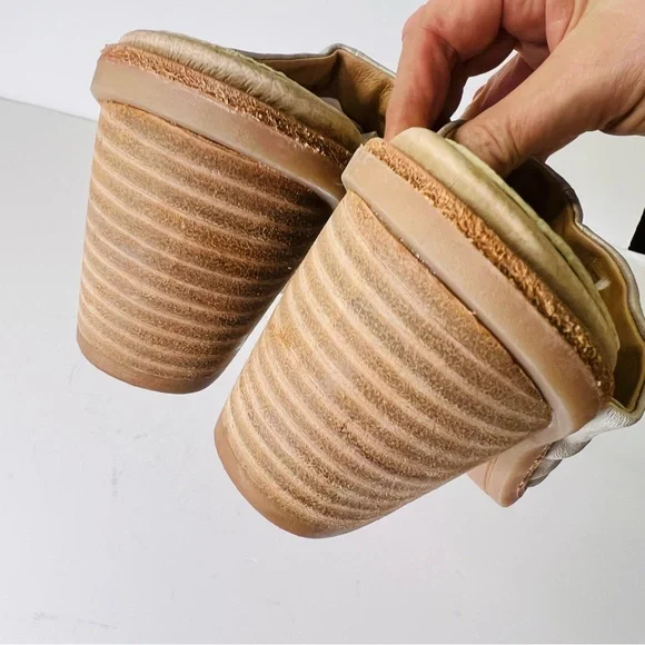 SOFFT CHRISSIE RUCHED LEATHER CHUNKY HEEL MULES SLIDES SIZE 9.5 NWOT - Picture 8 of 10